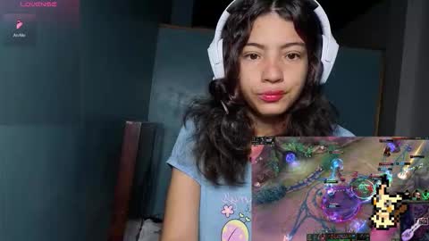 Snapshot of helia_n_amy chatting on 11/17/25, 11:49 Helia Transfem and Amy online show from 11/17/25, 11:49