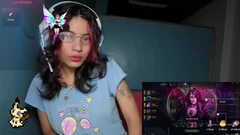 Snapshot of helia_n_amy chatting on 11/19/25, 11:32 Helia Transfem and Amy online show from 11/19/25, 11:32