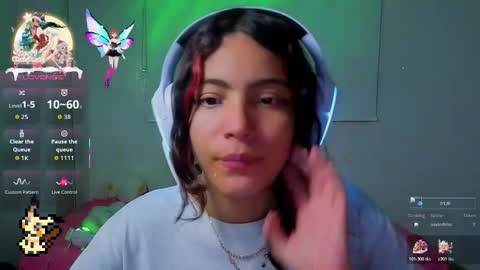 Snapshot of helia_n_amy chatting on 11/29/25, 04:37 Helia Transfem and Amy online show from 11/29/25, 04:37