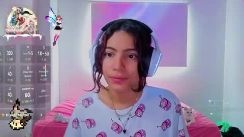 Snapshot of helia_n_amy chatting on 12/01/25, 05:51 Helia Transfem and Amy online show from 12/01/25, 05:51