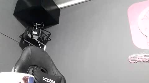 Snapshot of hell_boy66 chatting on 10/21/25, 09:32 Eros online show from 10/21/25, 09:32