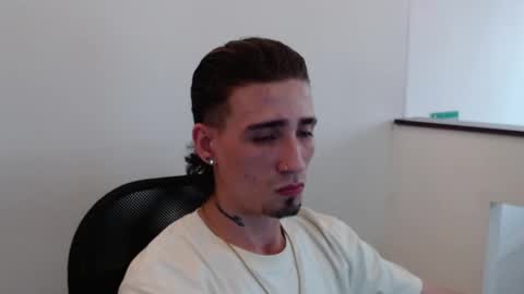 Snapshot of hell_boy66 chatting on 03/05/26, 10:39 Eros online show from 03/05/26, 10:39