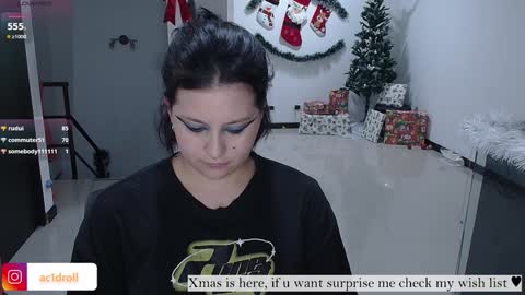 Snapshot of hell_dancer_ chatting on 12/17/24, 11:27 Lexa online show from 12/17/24, 11:27