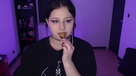 Snapshot of hell_dancer_ chatting on 03/11/25, 02:32 Lexa online show from 03/11/25, 02:32