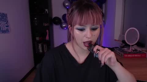 Snapshot of hell_dancer_ chatting on 10/28/25, 12:03 Lexa online show from 10/28/25, 12:03