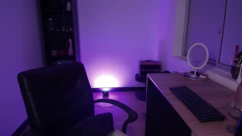 Snapshot of hell_dancer_ chatting on 11/15/25, 01:58 Lexa online show from 11/15/25, 01:58