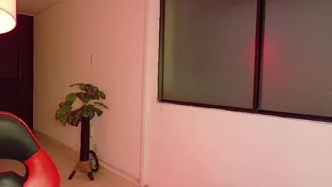 Snapshot of hell_girll_ chatting on 10/09/25, 11:47 Hell Girl online show from 10/09/25, 11:47