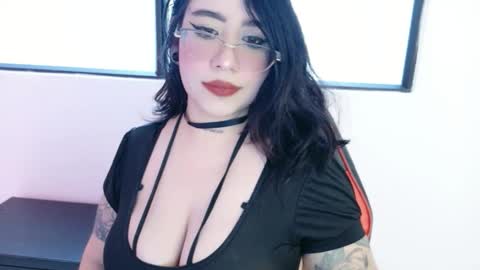 Snapshot of hell_girll_ chatting on 11/30/25, 09:19 Hell Girl online show from 11/30/25, 09:19