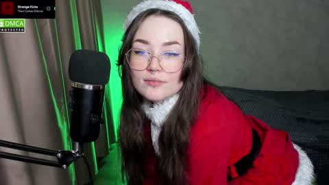 Snapshot of hell_hotline chatting on 12/24/24, 05:55 Red online show from 12/24/24, 05:55