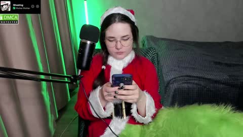 Snapshot of hell_hotline chatting on 12/24/24, 09:00 Red online show from 12/24/24, 09:00