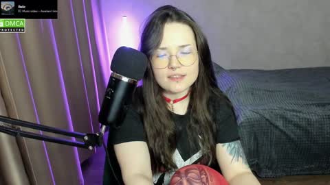 Snapshot of hell_hotline chatting on 12/26/24, 06:22 Red online show from 12/26/24, 06:22