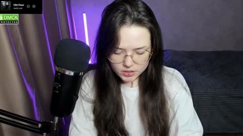 Snapshot of hell_hotline chatting on 01/08/25, 09:55 Red online show from 01/08/25, 09:55