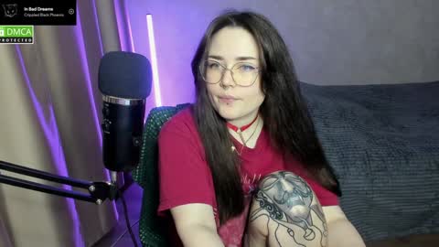 Snapshot of hell_hotline chatting on 01/09/25, 05:43 Red online show from 01/09/25, 05:43