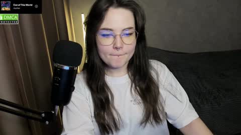 Snapshot of hell_hotline chatting on 01/11/25, 09:57 Red online show from 01/11/25, 09:57