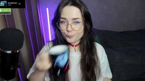 Snapshot of hell_hotline chatting on 01/17/25, 06:23 Red online show from 01/17/25, 06:23