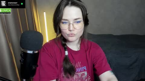 Snapshot of hell_hotline chatting on 01/19/25, 07:37 Red online show from 01/19/25, 07:37