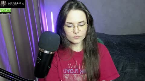 Snapshot of hell_hotline chatting on 01/20/25, 10:15 Red online show from 01/20/25, 10:15