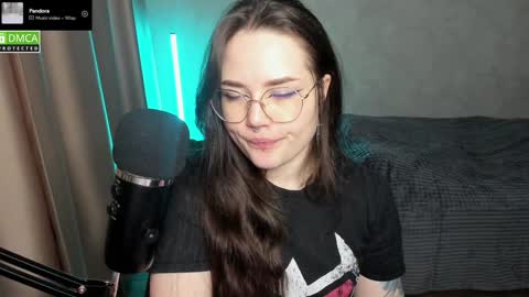 Snapshot of hell_hotline chatting on 01/24/25, 07:28 Red online show from 01/24/25, 07:28