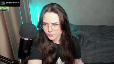 Snapshot of hell_hotline chatting on 01/24/25, 10:30 Red online show from 01/24/25, 10:30