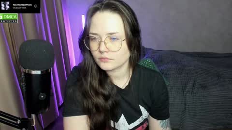 Snapshot of hell_hotline chatting on 01/25/25, 06:57 Red online show from 01/25/25, 06:57