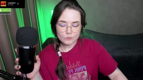 Snapshot of hell_hotline chatting on 01/28/25, 06:07 Red online show from 01/28/25, 06:07