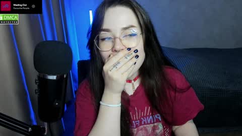 Snapshot of hell_hotline chatting on 01/30/25, 05:39 Red online show from 01/30/25, 05:39