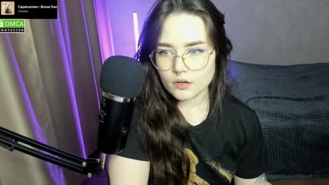 Snapshot of hell_hotline chatting on 02/02/25, 06:53 Red online show from 02/02/25, 06:53