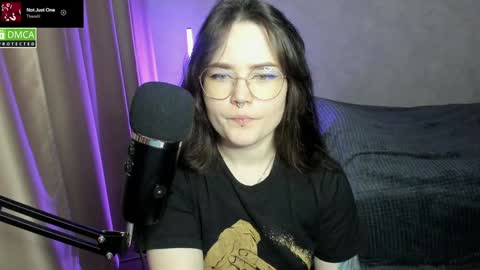 Snapshot of hell_hotline chatting on 02/02/25, 09:56 Red online show from 02/02/25, 09:56