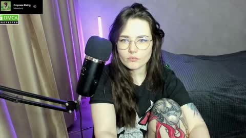 Snapshot of hell_hotline chatting on 02/10/25, 06:13 Red online show from 02/10/25, 06:13