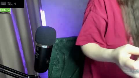 Snapshot of hell_hotline chatting on 02/14/25, 06:40 Red online show from 02/14/25, 06:40