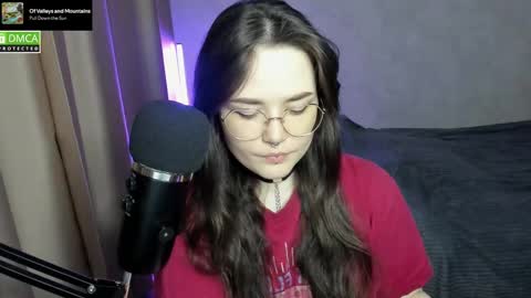 Snapshot of hell_hotline chatting on 02/17/25, 06:15 Red online show from 02/17/25, 06:15