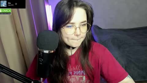 Snapshot of hell_hotline chatting on 02/17/25, 09:19 Red online show from 02/17/25, 09:19