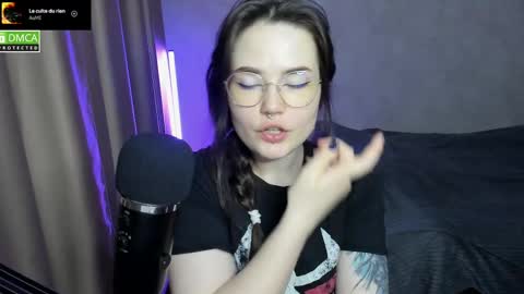 Snapshot of hell_hotline chatting on 02/18/25, 07:09 Red online show from 02/18/25, 07:09