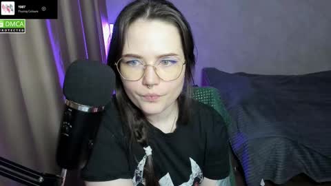 Snapshot of hell_hotline chatting on 02/18/25, 10:14 Red online show from 02/18/25, 10:14