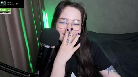 Snapshot of hell_hotline chatting on 02/19/25, 09:25 Red online show from 02/19/25, 09:25