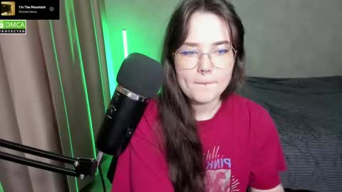 Snapshot of hell_hotline chatting on 03/03/25, 06:55 Red online show from 03/03/25, 06:55