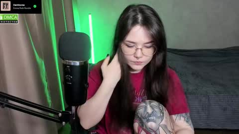 Snapshot of hell_hotline chatting on 03/05/25, 05:29 Red online show from 03/05/25, 05:29