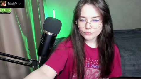 Snapshot of hell_hotline chatting on 03/05/25, 08:32 Red online show from 03/05/25, 08:32