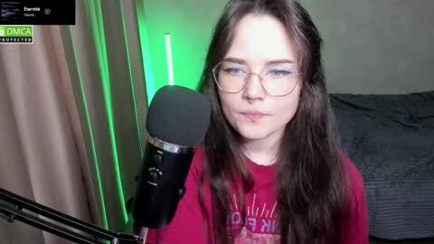 Snapshot of hell_hotline chatting on 03/06/25, 09:09 Red online show from 03/06/25, 09:09