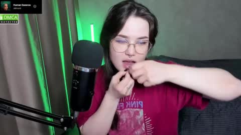 Snapshot of hell_hotline chatting on 03/10/25, 06:56 Red online show from 03/10/25, 06:56