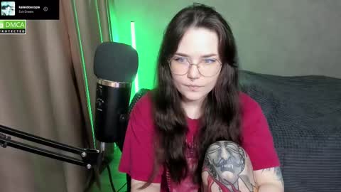 Snapshot of hell_hotline chatting on 03/11/25, 06:52 Red online show from 03/11/25, 06:52