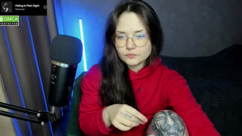 Snapshot of hell_hotline chatting on 09/11/25, 07:14 Red online show from 09/11/25, 07:14