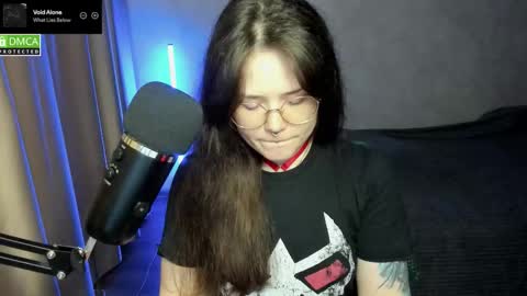 Snapshot of hell_hotline chatting on 09/13/25, 07:13 Red online show from 09/13/25, 07:13