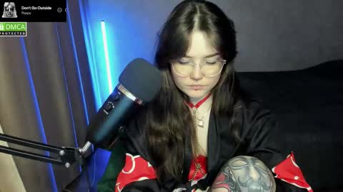 Snapshot of hell_hotline chatting on 09/18/25, 04:53 Red online show from 09/18/25, 04:53