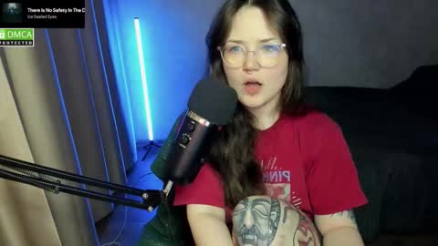 Snapshot of hell_hotline chatting on 09/22/25, 06:32 Red online show from 09/22/25, 06:32