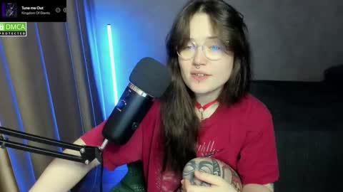 Snapshot of hell_hotline chatting on 09/23/25, 06:44 Red online show from 09/23/25, 06:44