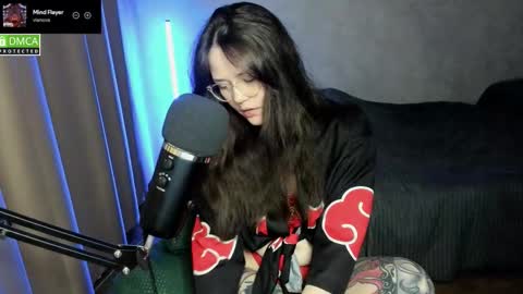 Snapshot of hell_hotline chatting on 09/26/25, 06:56 Red online show from 09/26/25, 06:56