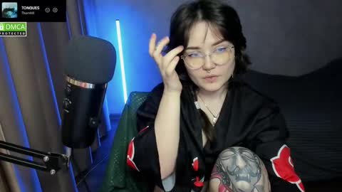 Snapshot of hell_hotline chatting on 10/03/25, 06:16 Red online show from 10/03/25, 06:16