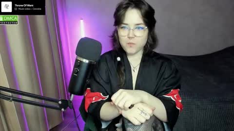 Snapshot of hell_hotline chatting on 10/13/25, 06:19 Red online show from 10/13/25, 06:19