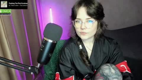 Snapshot of hell_hotline chatting on 10/14/25, 06:31 Red online show from 10/14/25, 06:31